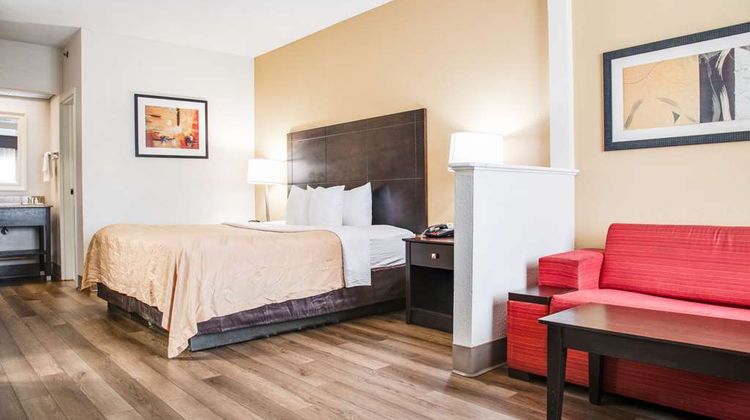 Quality Inn & Suites Aiken Suite