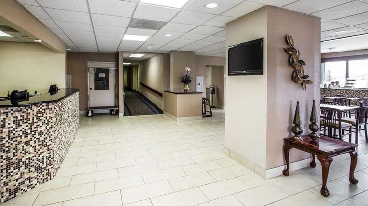 Quality Inn Mullins Lobby