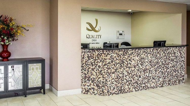 Quality Inn Mullins Lobby