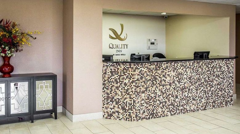<b>Quality Inn Mullins Lobby</b>. Images powered by <a href="https://iceportal.shijigroup.com/" title="IcePortal" target="_blank">IcePortal</a>.