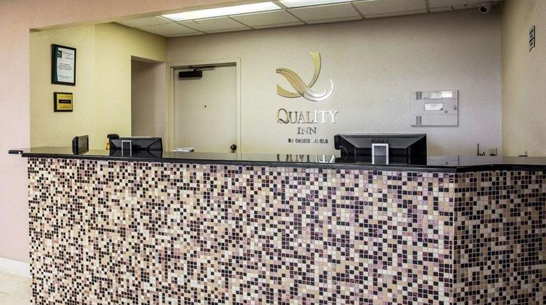 <b>Quality Inn Mullins Lobby</b>. Images powered by <a href="https://iceportal.shijigroup.com/" title="IcePortal" target="_blank">IcePortal</a>.