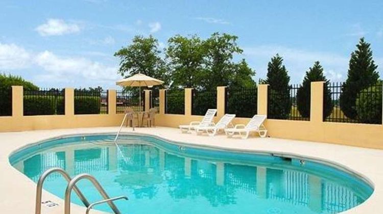Quality Inn Mullins Pool