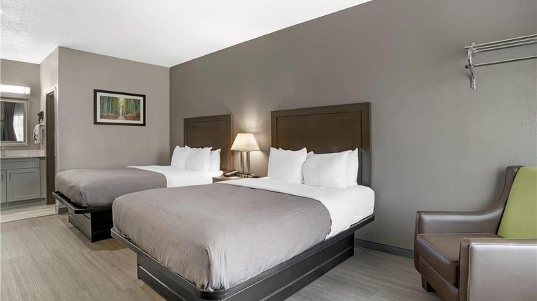 <b>Quality Inn Room</b>. Images powered by <a href="https://iceportal.shijigroup.com/" title="IcePortal" target="_blank">IcePortal</a>.