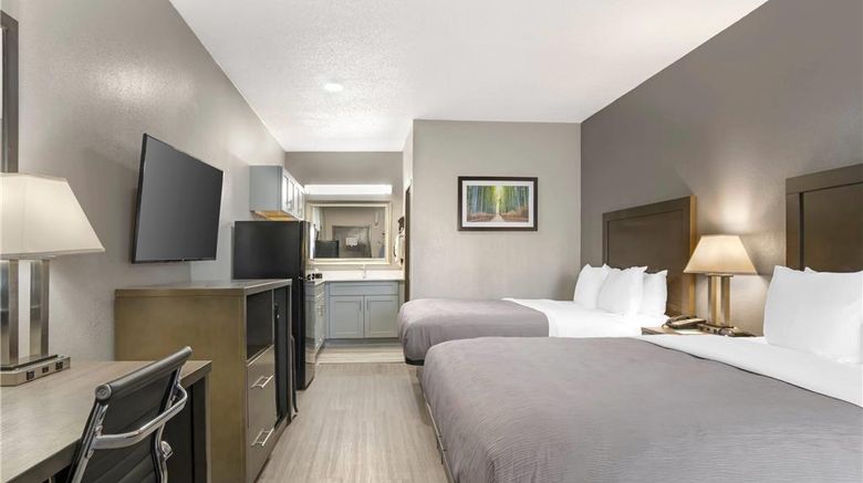 <b>Quality Inn Room</b>. Images powered by <a href="https://iceportal.shijigroup.com/" title="IcePortal" target="_blank">IcePortal</a>.