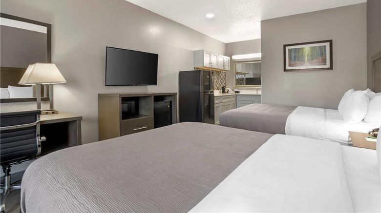 <b>Quality Inn Room</b>. Images powered by <a href="https://iceportal.shijigroup.com/" title="IcePortal" target="_blank">IcePortal</a>.