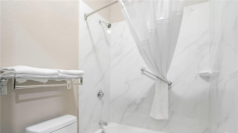 <b>Quality Inn Room</b>. Images powered by <a href="https://iceportal.shijigroup.com/" title="IcePortal" target="_blank">IcePortal</a>.