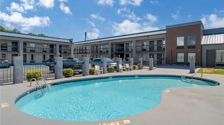 <b>Quality Inn Pool</b>. Images powered by <a href="https://iceportal.shijigroup.com/" title="IcePortal" target="_blank">IcePortal</a>.