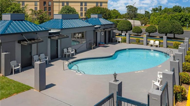<b>Quality Inn Pool</b>. Images powered by <a href="https://iceportal.shijigroup.com/" title="IcePortal" target="_blank">IcePortal</a>.