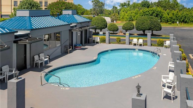 <b>Quality Inn Pool</b>. Images powered by <a href="https://iceportal.shijigroup.com/" title="IcePortal" target="_blank">IcePortal</a>.