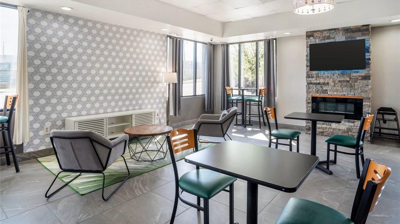 <b>Quality Inn Lobby</b>. Images powered by <a href="https://iceportal.shijigroup.com/" title="IcePortal" target="_blank">IcePortal</a>.