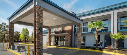 Quality Inn Exterior
