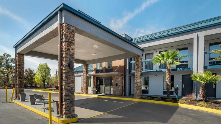 Quality Inn Exterior