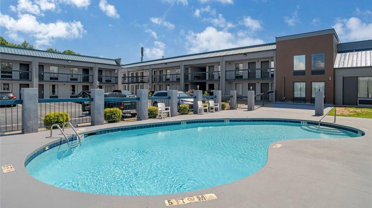 Quality Inn Pool