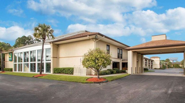 <b>Quality Inn & Suites Ridgeland Exterior</b>. Images powered by <a href="https://iceportal.shijigroup.com/" title="IcePortal" target="_blank">IcePortal</a>.