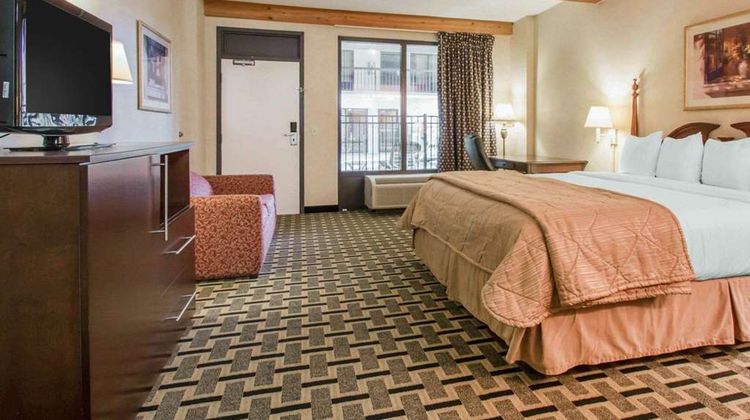 Quality Inn & Suites Ridgeland Suite