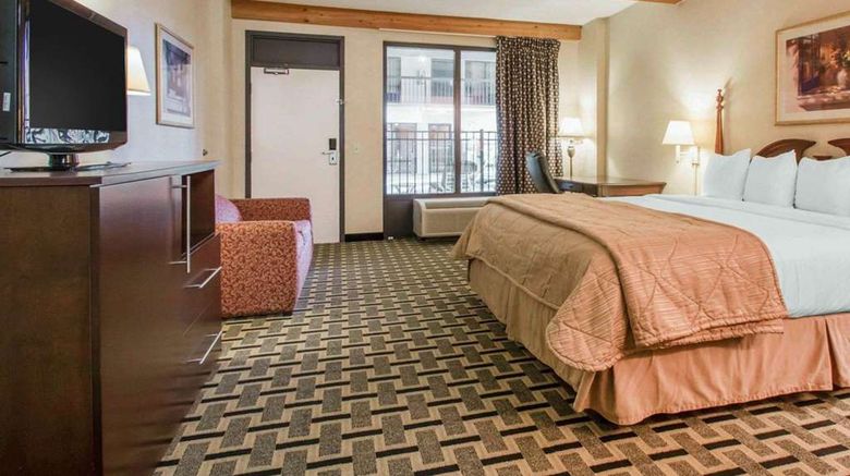 <b>Quality Inn & Suites Ridgeland Suite</b>. Images powered by <a href="https://iceportal.shijigroup.com/" title="IcePortal" target="_blank">IcePortal</a>.