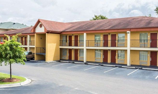 Econo Lodge Exterior