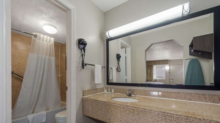 Quality Inn Charleston Room