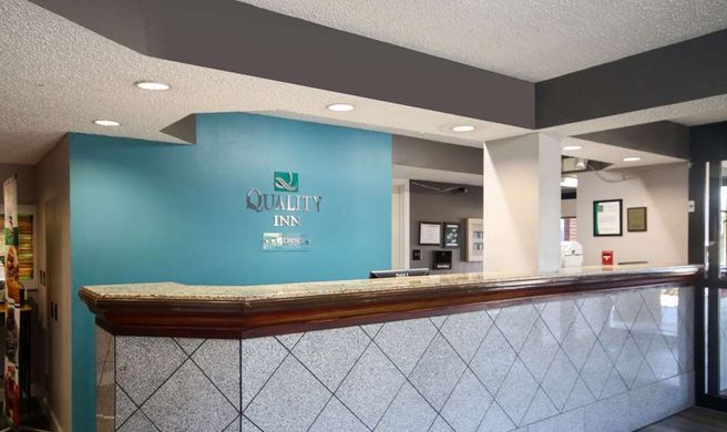 Quality Inn Clinton Lobby