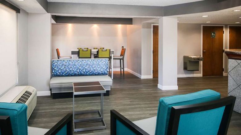 <b>Quality Inn Clinton Lobby</b>. Images powered by <a href="https://iceportal.shijigroup.com/" title="IcePortal" target="_blank">IcePortal</a>.