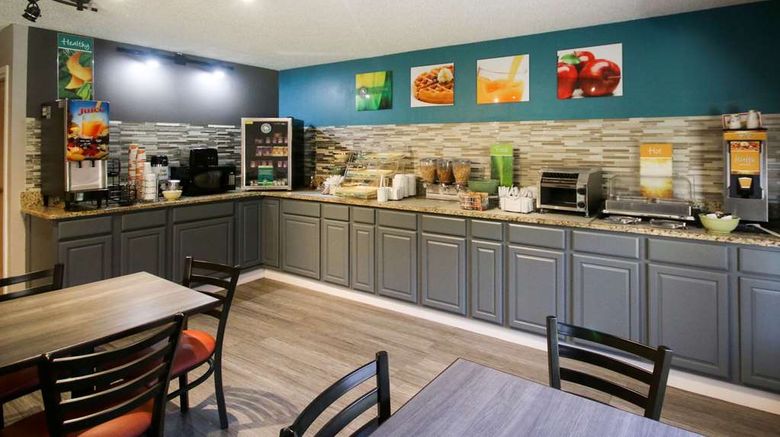 <b>Quality Inn Clinton Restaurant</b>. Images powered by <a href="https://iceportal.shijigroup.com/" title="IcePortal" target="_blank">IcePortal</a>.