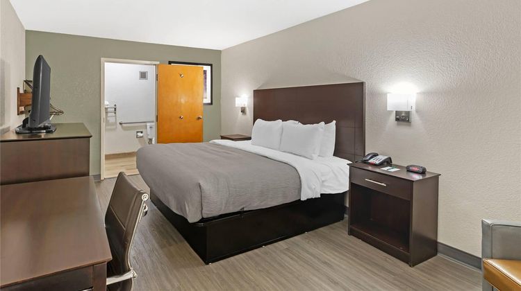 Quality Inn Clinton Room