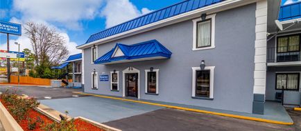 Rodeway Inn & Suites Fort Jackson Exterior