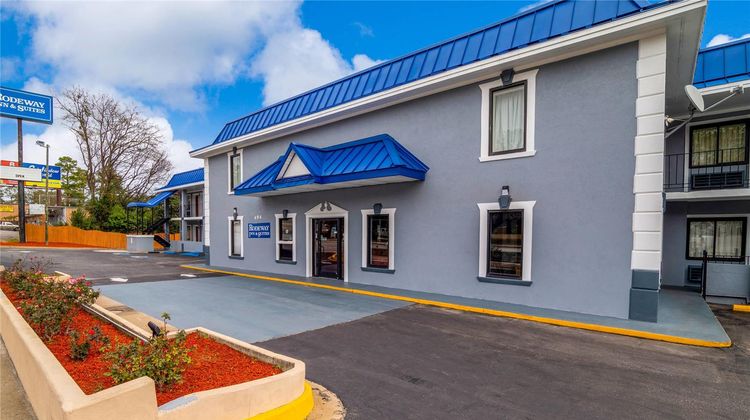 Rodeway Inn & Suites Fort Jackson Exterior