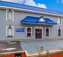 Rodeway Inn & Suites Fort Jackson Exterior