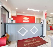 Econo Lodge Goose Creek Lobby