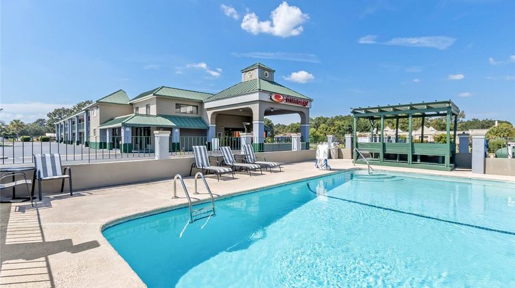 Econo Lodge Goose Creek Pool