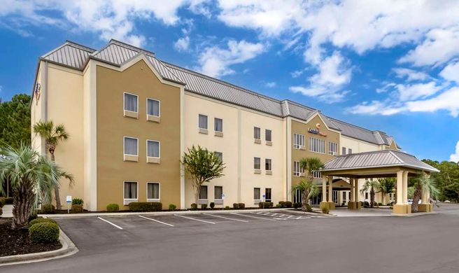 Comfort Suites Exterior