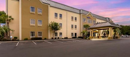 Comfort Suites Exterior