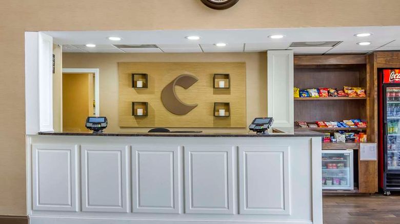 <b>Comfort Suites Lobby</b>. Images powered by <a href="https://iceportal.shijigroup.com/" title="IcePortal" target="_blank">IcePortal</a>.