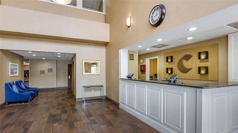 <b>Comfort Suites At The University Lobby</b>. Images powered by <a href="https://iceportal.shijigroup.com/" title="IcePortal" target="_blank">IcePortal</a>.