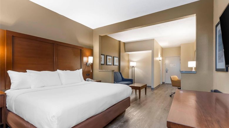 <b>Comfort Suites At The University Suite</b>. Images powered by <a href="https://iceportal.shijigroup.com/" title="IcePortal" target="_blank">IcePortal</a>.