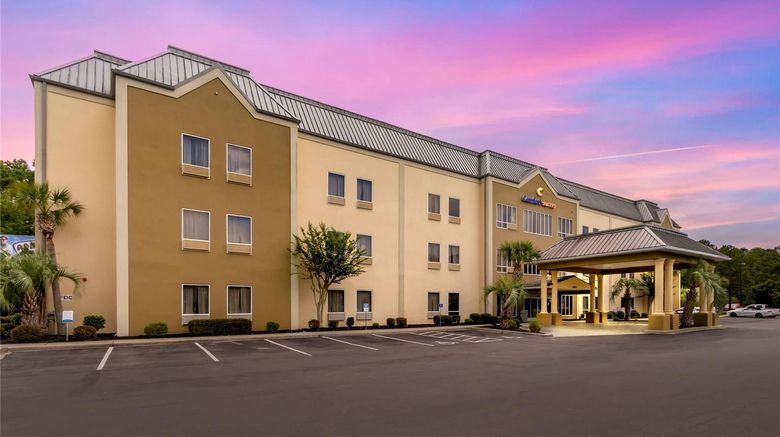<b>Comfort Suites At The University Exterior</b>. Images powered by <a href="https://iceportal.shijigroup.com/" title="IcePortal" target="_blank">IcePortal</a>.