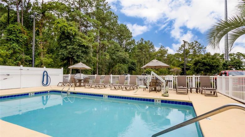 <b>Comfort Suites At The University Pool</b>. Images powered by <a href="https://iceportal.shijigroup.com/" title="IcePortal" target="_blank">IcePortal</a>.