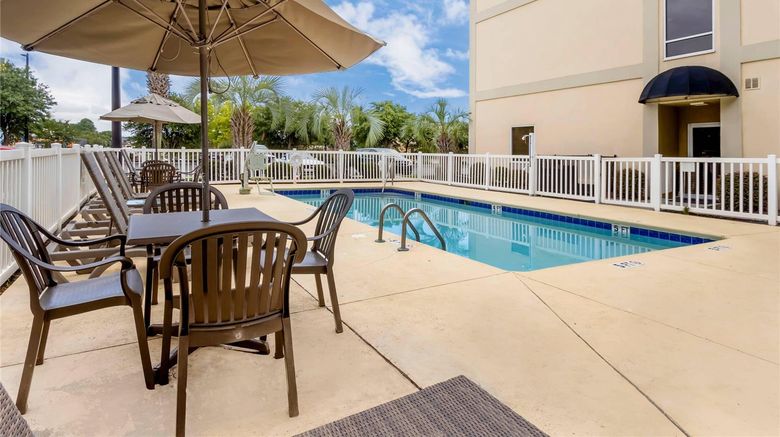 <b>Comfort Suites At The University Pool</b>. Images powered by <a href="https://iceportal.shijigroup.com/" title="IcePortal" target="_blank">IcePortal</a>.