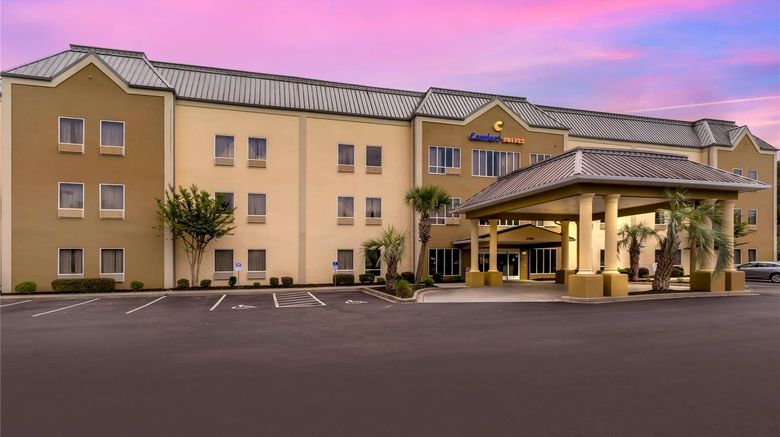 <b>Comfort Suites At The University Exterior</b>. Images powered by <a href="https://iceportal.shijigroup.com/" title="IcePortal" target="_blank">IcePortal</a>.