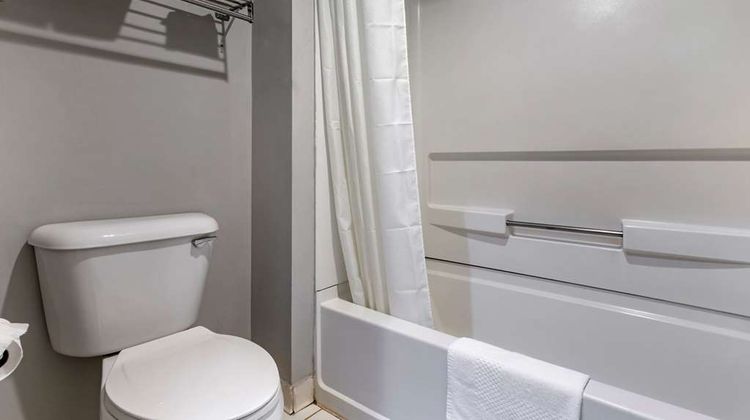 Econo Lodge Saint Stephen Room