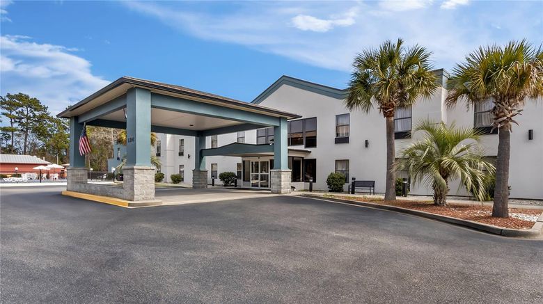 <b>Quality Inn Surfside Beach Exterior</b>. Images powered by <a href="https://iceportal.shijigroup.com/" title="IcePortal" target="_blank">IcePortal</a>.