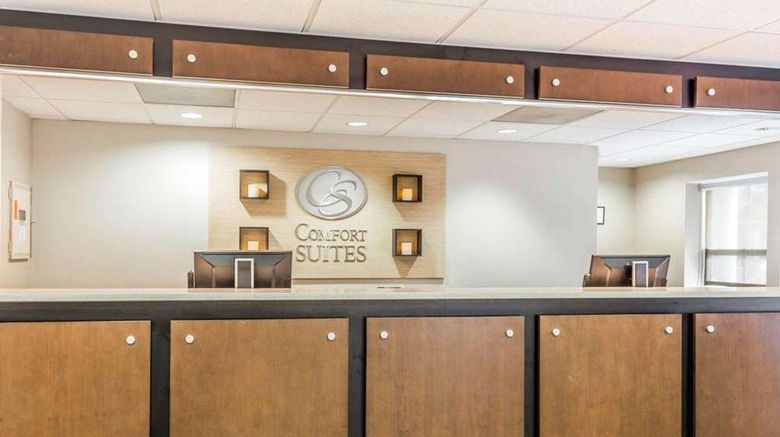 <b>Comfort Suites at Isle of Palms Lobby</b>. Images powered by <a href="https://iceportal.shijigroup.com/" title="IcePortal" target="_blank">IcePortal</a>.