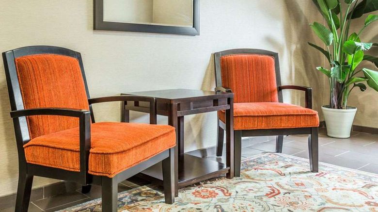 <b>Comfort Suites at Isle of Palms Lobby</b>. Images powered by <a href="https://iceportal.shijigroup.com/" title="IcePortal" target="_blank">IcePortal</a>.