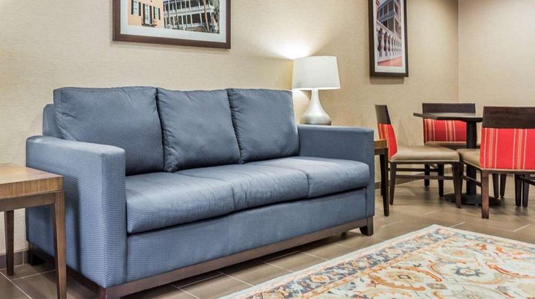 <b>Comfort Suites at Isle of Palms Lobby</b>. Images powered by <a href="https://iceportal.shijigroup.com/" title="IcePortal" target="_blank">IcePortal</a>.