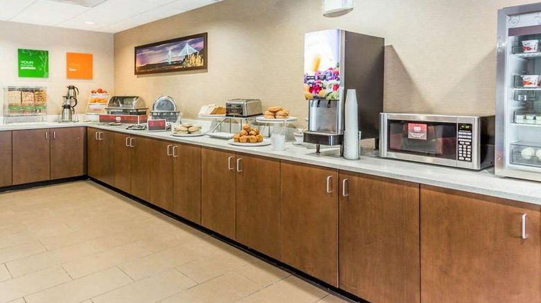 <b>Comfort Suites at Isle of Palms Restaurant</b>. Images powered by <a href="https://iceportal.shijigroup.com/" title="IcePortal" target="_blank">IcePortal</a>.