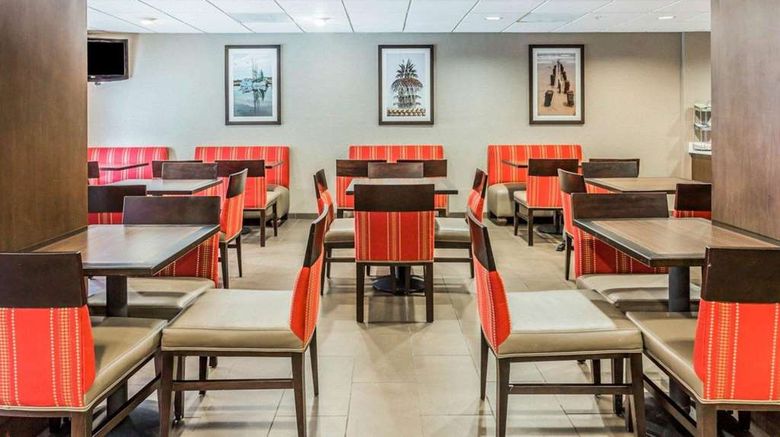 <b>Comfort Suites at Isle of Palms Restaurant</b>. Images powered by <a href="https://iceportal.shijigroup.com/" title="IcePortal" target="_blank">IcePortal</a>.