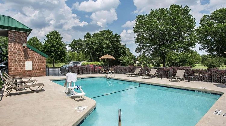Quality Inn Pool