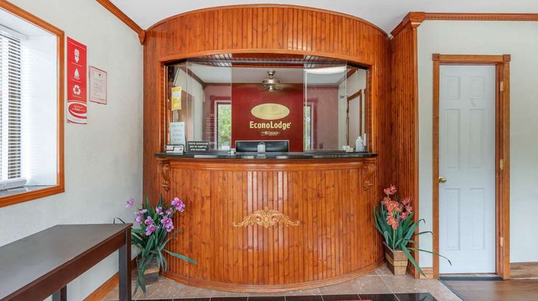 <b>Econo Lodge Columbia Fort Jackson Lobby</b>. Images powered by <a href="https://iceportal.shijigroup.com/" title="IcePortal" target="_blank">IcePortal</a>.