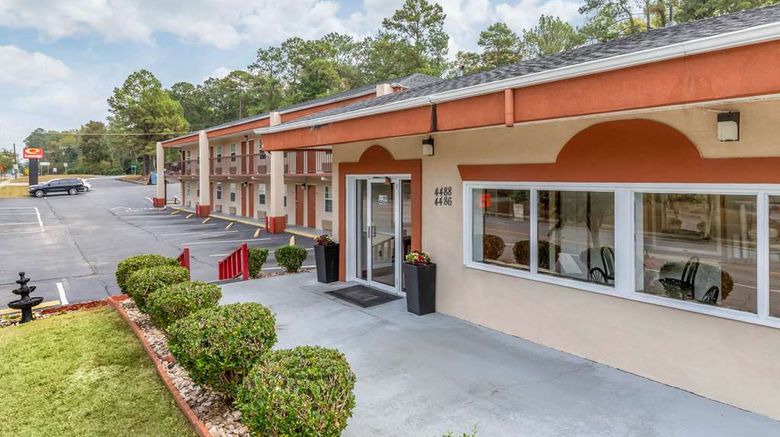 Econo Lodge Columbia Fort Jackson Exterior. Images powered by <a href="https://iceportal.shijigroup.com" target="_blank" rel="noopener">Ice Portal</a>.